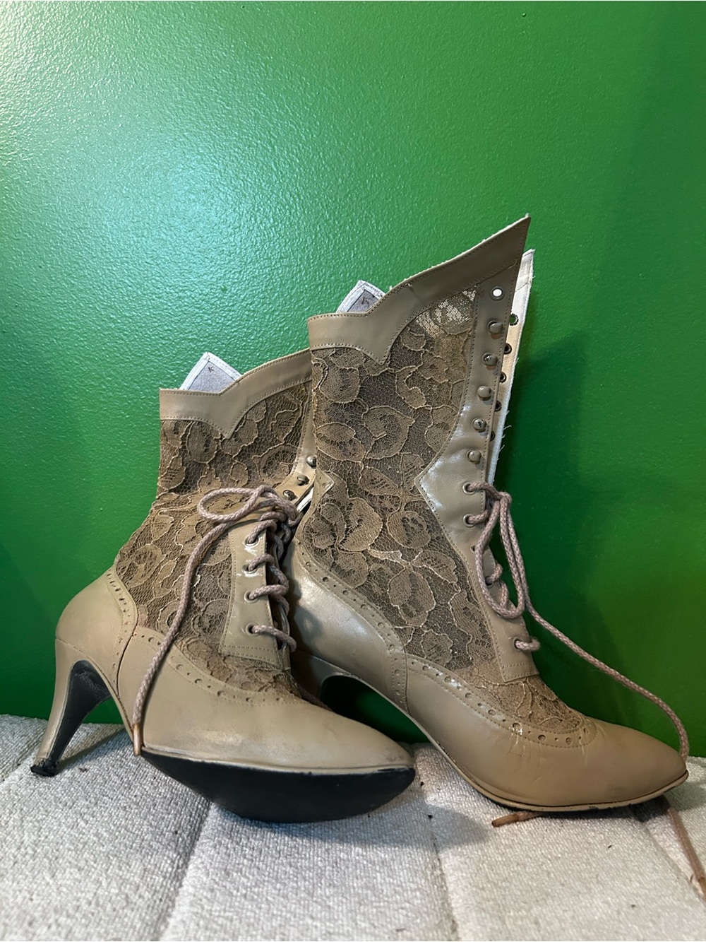 Vintage-Inspired Victorian Lace-Up Heeled Boots | Beige Floral Lace
